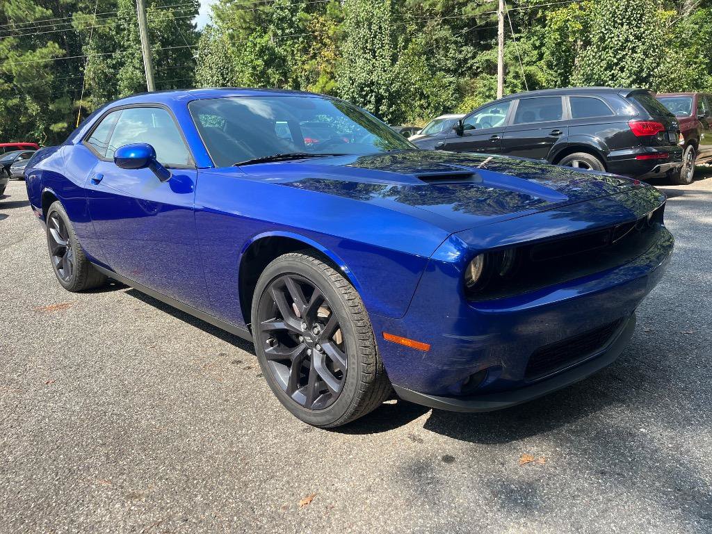 Used 2020 Dodge Challenger SXT w/ Blacktop Package RWD image 4