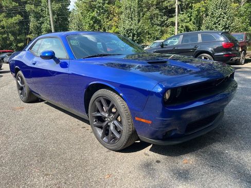 Used 2020 Dodge Challenger SXT w/ Blacktop Package RWD image 4