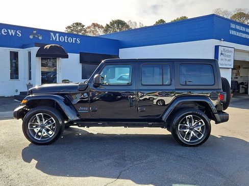 Used 2024 Jeep Wrangler Unlimited w/ Convenience Group image 4