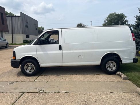 Used 2016 Chevrolet Express 2500 RWD image 4
