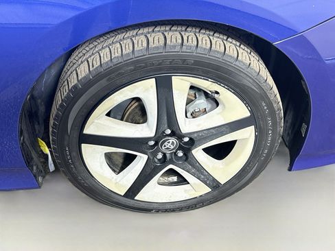 Used 2016 Toyota Prius Four Touring FWD image 32