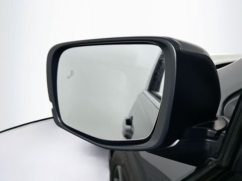 Used 2025 Honda Pilot Touring image 16