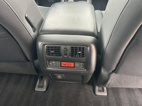 Used 2018 Nissan Pathfinder S image 21