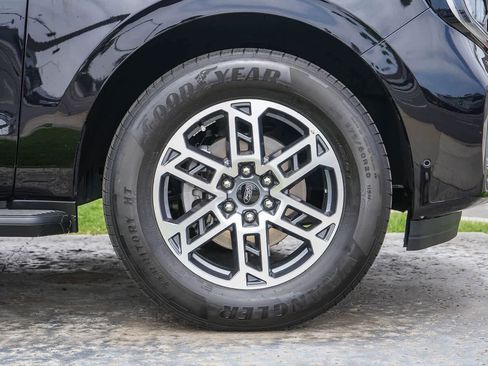 Used 2025 Ford Expedition Active RWD image 9