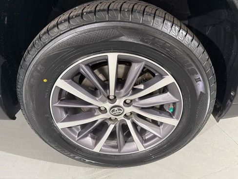 Used 2019 Toyota Highlander XLE image 18