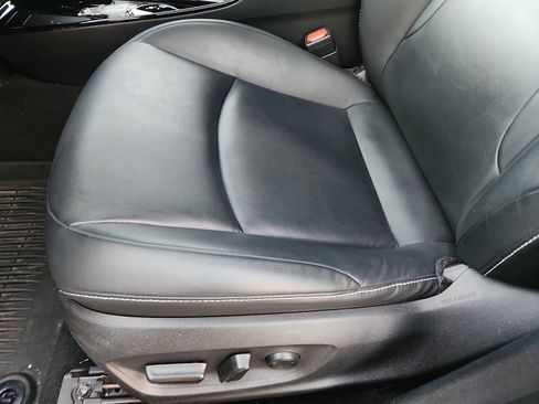 Used 2022 Toyota Prius Prime XLE image 23