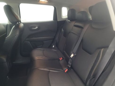 Used 2018 Jeep Compass Latitude w/ Popular Equipment Group AWD/4WD image 18