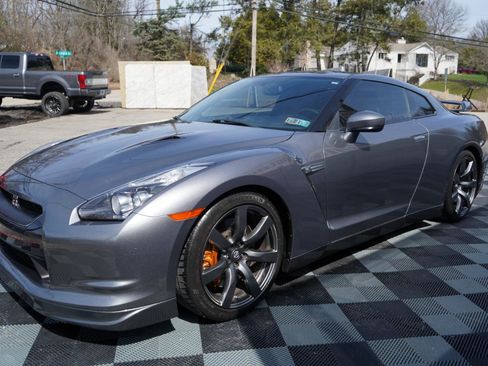 Used 2010 Nissan GT-R Premium image 12