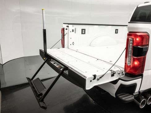 Used 2024 Ford F250 Lariat w/ Lariat Ultimate Package AWD/4WD image 23