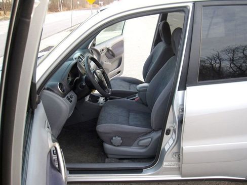 Used 2003 Toyota RAV4 4WD image 18