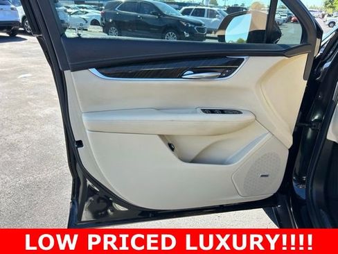 Used 2018 Cadillac XT5 FWD image 12