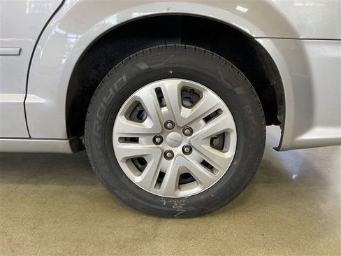 Used 2017 Dodge Grand Caravan SE image 10
