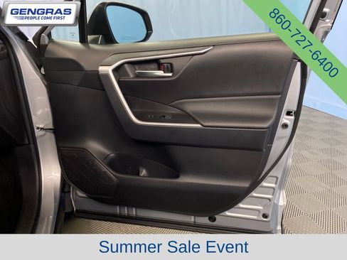 Used 2025 Toyota RAV4 XLE AWD/4WD image 43