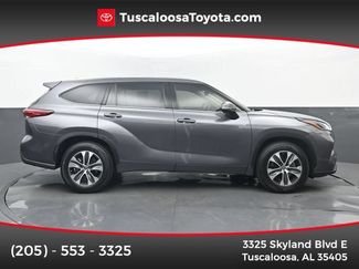 Used 2021 Toyota Highlander XLE FWD video 1