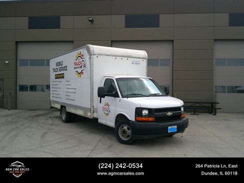 Used 2017 Chevrolet Express 3500 Extended image 1