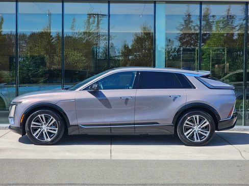 Certified 2024 Cadillac Lyriq Luxury AWD/4WD image 2
