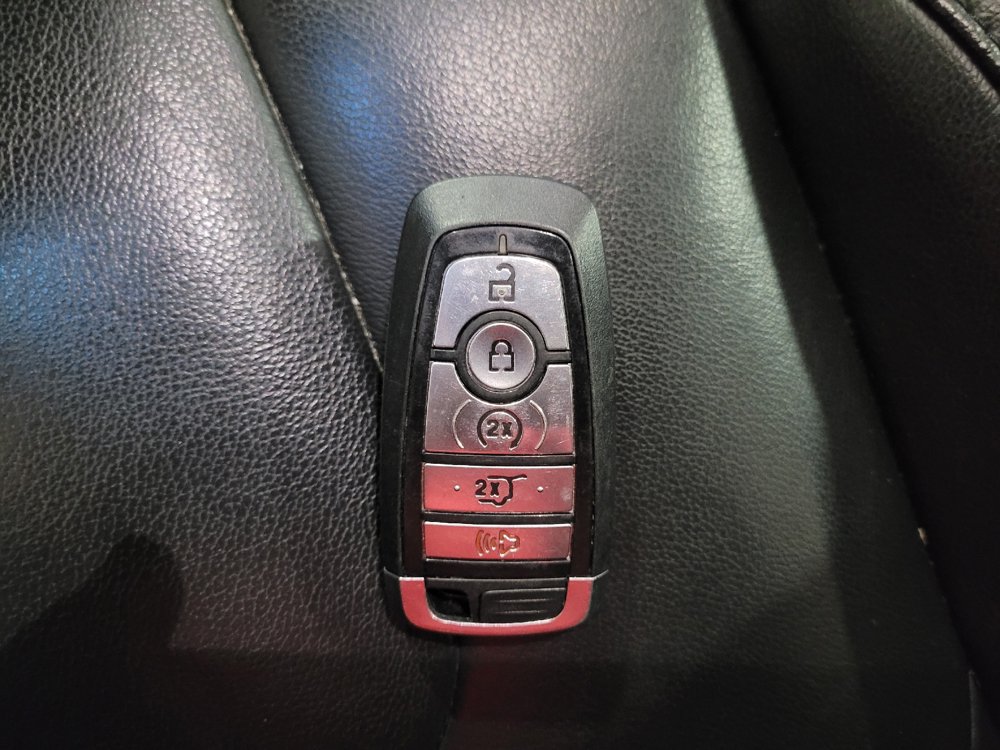 Used 2020 Ford Edge Titanium AWD/4WD image 32