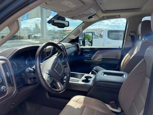 Used 2018 GMC Sierra 2500 Denali w/ Duramax Plus Package AWD/4WD image 6