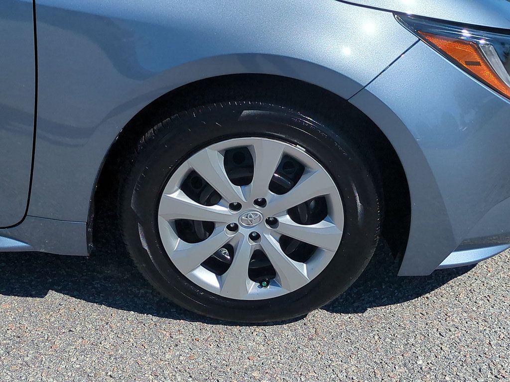 Certified 2025 Toyota Corolla LE FWD image 10