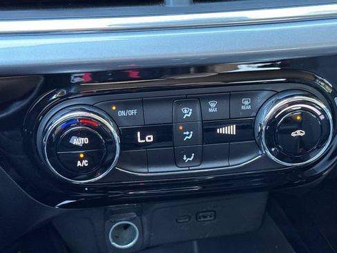 Used 2024 Chevrolet Trax LT FWD image 30