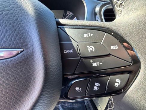 Used 2025 Chrysler Pacifica Limited w/ Trailer Tow Group FWD image 16