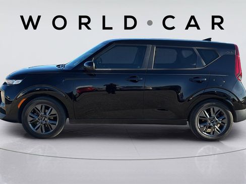Used 2022 Kia Soul EX image 12