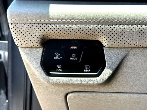 Certified 2024 Volkswagen Atlas SE FWD image 17