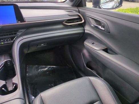 Used 2023 Toyota Crown Limited image 15