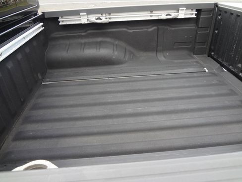 Used 2013 Nissan Frontier SL image 12