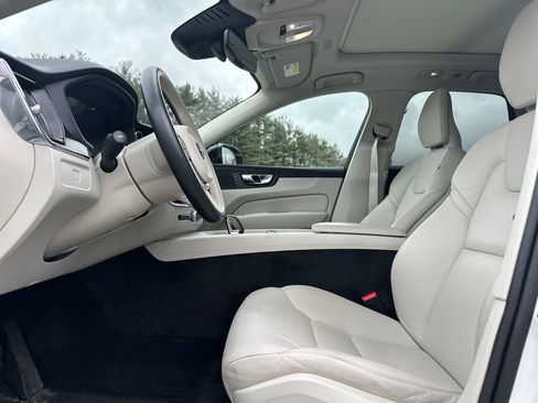 Used 2023 Volvo XC60 B5 Plus image 14