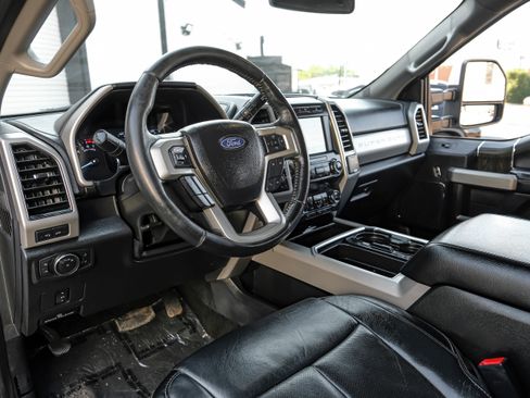 Used 2020 Ford F350 Lariat w/ Lariat Value Package AWD/4WD image 2