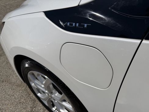Used 2017 Chevrolet Volt Premier w/ Driver Confidence II Package FWD image 9