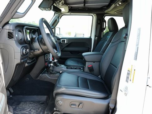 New 2025 Jeep Wrangler Unlimited Rubicon 4xe w/ Safety Group image 31