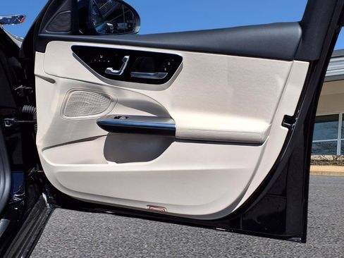 Certified 2022 Mercedes-Benz C 300 4MATIC Sedan image 11