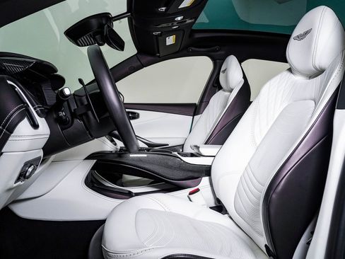 Used 2022 Aston Martin DBX image 22