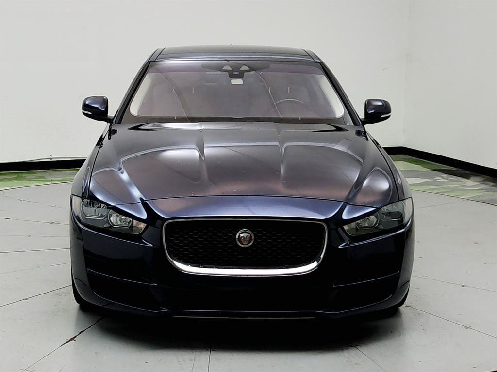 Used 2018 Jaguar XE Premium RWD image 2