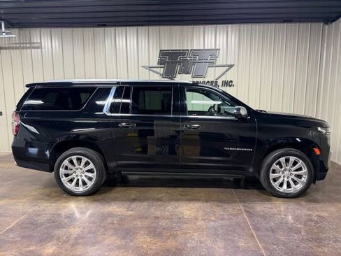 Used 2023 Chevrolet Suburban Premier w/ Advanced Technology Package AWD/4WD image 7