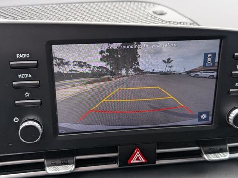 Used 2022 Hyundai Elantra SEL w/ Preferred Accessory Package FWD image 6