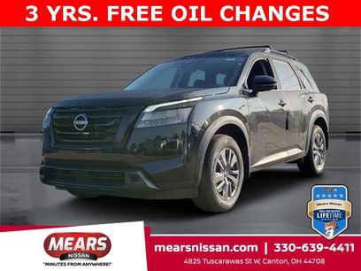 New 2025 Nissan Pathfinder SV w/ Black Appearance Package