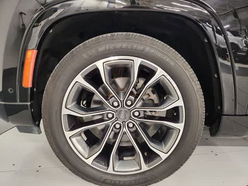 Used 2022 Jeep Grand Wagoneer Series III AWD/4WD image 12