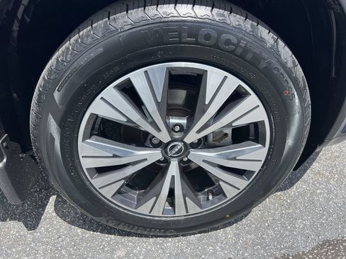 Used 2022 Nissan Rogue SV w/ SV Premium Package FWD image 13