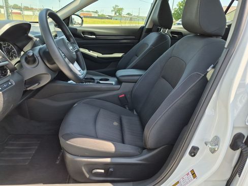 Used 2025 Nissan Altima 2.5 SV FWD image 15