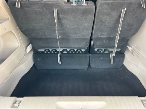 Used 2023 Chrysler Voyager LX image 17