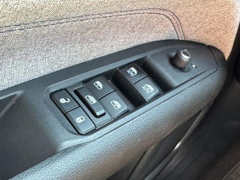 Used 2024 Jeep Compass Latitude AWD/4WD image 23