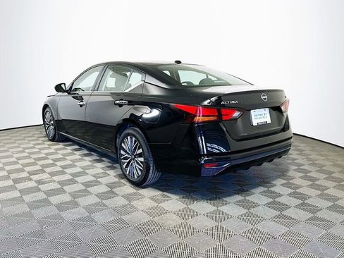Used 2024 Nissan Altima 2.5 SV image 6