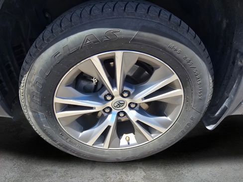 Used 2014 Toyota Highlander XLE AWD/4WD image 28