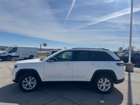 Used 2023 Jeep Grand Cherokee Limited w/ Luxury Tech Group II image 6