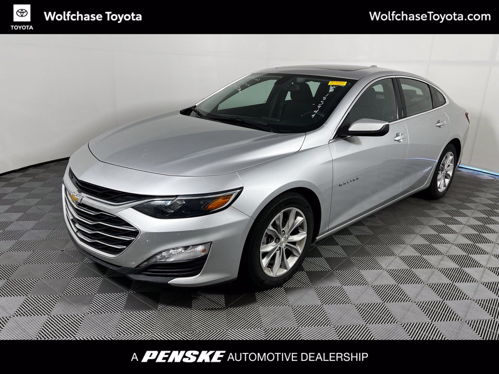 Used 2019 Chevrolet Malibu LT FWD image 1