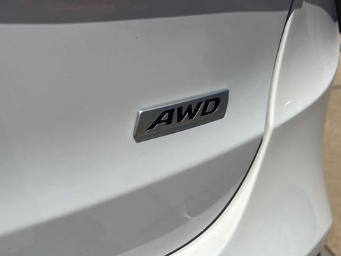 Used 2017 Hyundai Santa Fe SE AWD/4WD image 23