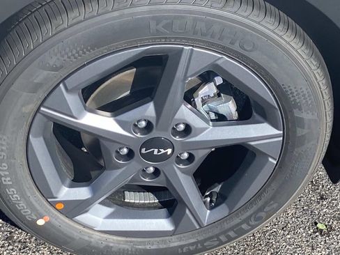 New 2025 Kia K4 LXS image 5